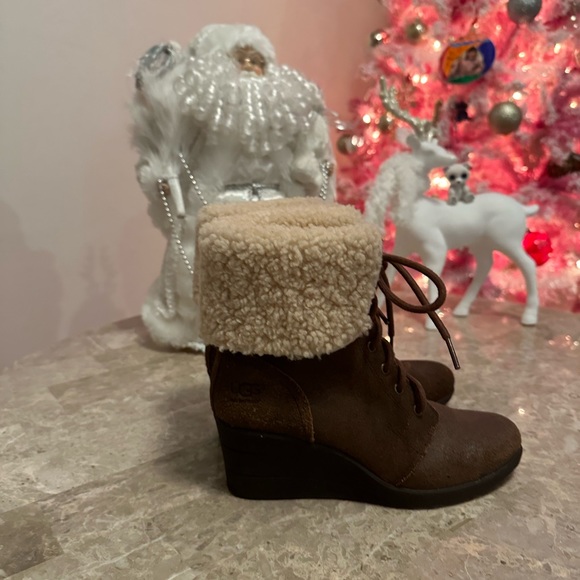 Ugg Australia Zea  leather shearling wedge lace up boots size 7, - Picture 1 of 10